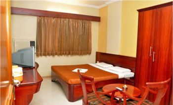 Hotel Deccan Park Пуна Экстерьер фото